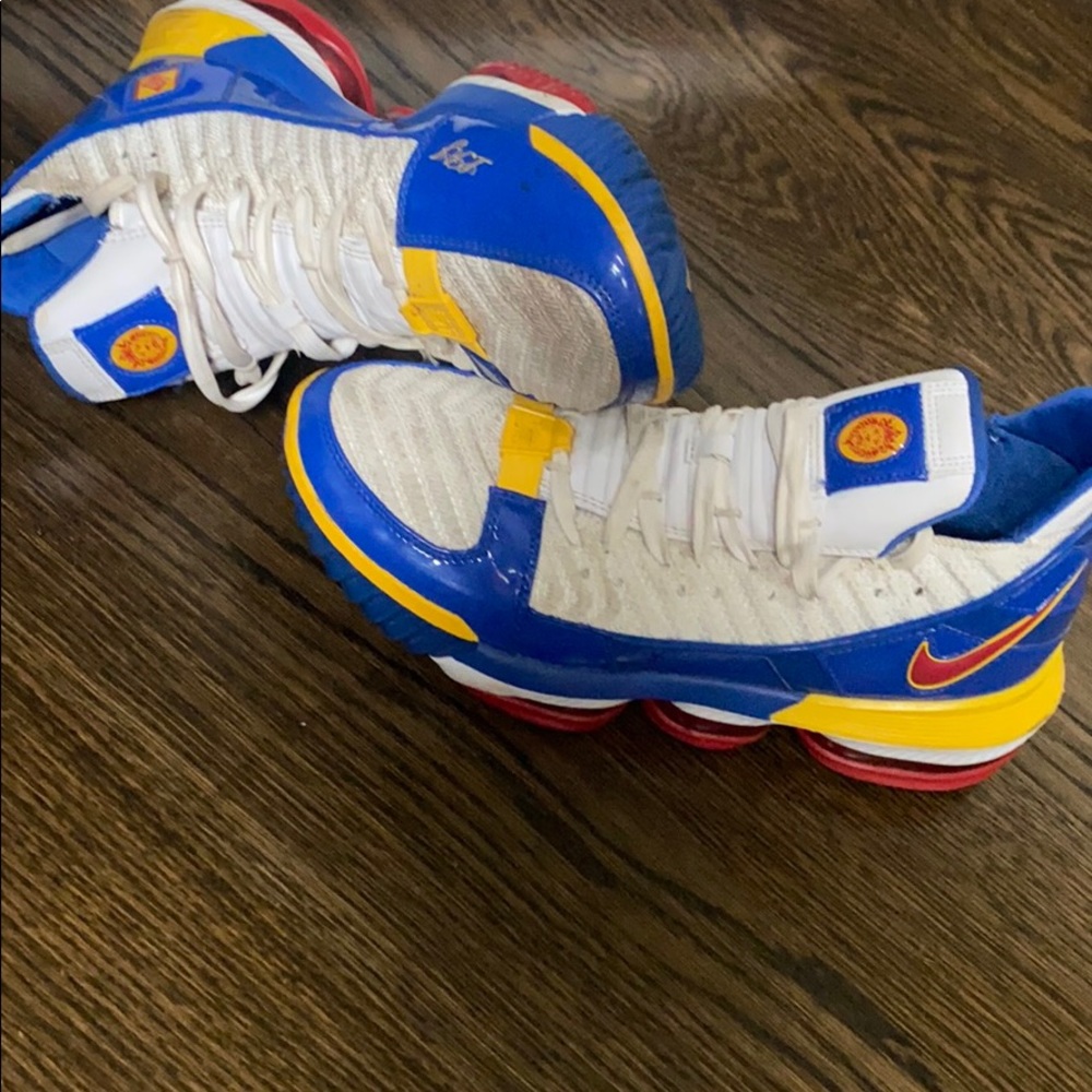 Lebron basketball shoes